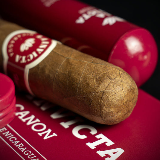 La Invicta Nicaraguan Canon Tubos Cigar + Cutter