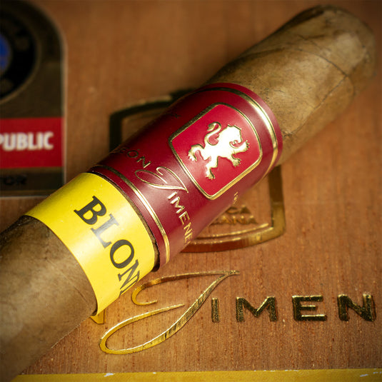 Leon Jimenes Petit Corona Blond (Vanilla) Cigar - Single