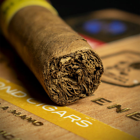 Leon Jimenes Petit Corona Blond (Vanilla) Cigar - Single