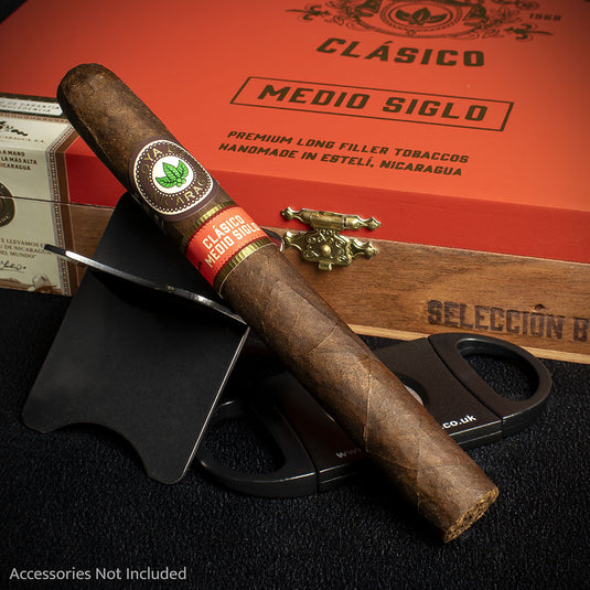 Joya de Nicaragua Clásico Médio Siglo Selección B Cigars - Box of 25