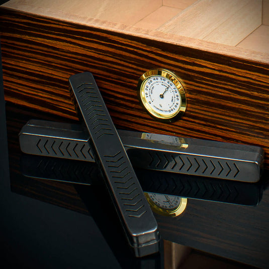 Cigar Humidor Ebony 25 Capacity - HU21