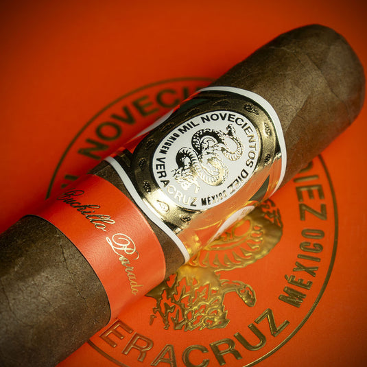 Casa 1910 Revolutionary Edition - Cuchillo Parado Robusto Cigar - Single