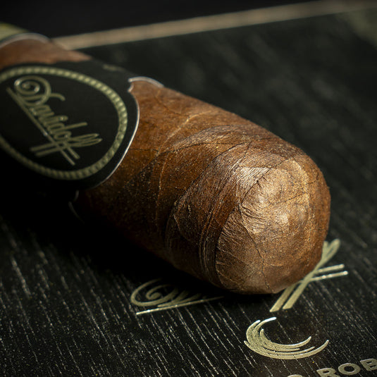 Box of 12 - Davidoff Escurio Robusto Cigar